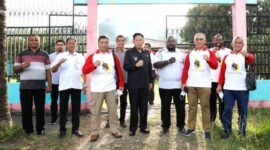 Gambar perwakilan BIN bersama pemerintah kabupaten Manokwari meninjau lokasi pembangunan PYCH