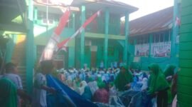 Persiapan majelis pagi hari Jumat di lapangan SIT As Salaam Fakfak 