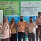Kepala Sekolah MTs Tahfidzul Qur'an Muhammadiyah Fakfak ustadz Ramdan foto bersama Siswa dan siswa MTs Tahfidzul Qur'an Muhammadiyah Fakfak yang mengikuti kompetisi Olimpiade Bahasa Arab yang diselenggarakan oleh Forum Musyawarah Guru Mata Pelajaran (MGMP) Bahasa Arab seluruh Indonesia(Dok. papuabarat.tagarutama.com)
