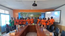 25 orang yang mengatasnamakan diri mereka sebagai Regu Brigade Pengendalian Organisme Pengganggu Tumbuhan (OPT) dari 7 Kampung yang memiliki tugas melindungi tanaman pala dari serangan hama dan serta memastikan keberlanjutan produksi pala sebagai komoditas unggulan daerah Fakfak