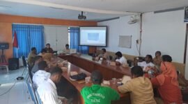 Bimbingan Teknis (Bimtek) Dinas Perkebunan Kabupaten Fakfak berkolaborasi dengan Perusahaan Kelapa Sawit PT. Rimbun Sawit Papua. Kegiatan ini ditujukan bagi Para ASN agar menjadi fasilitator bagi masyarakat dalam pengembangan sawit dengan keterampilan teknis yang mumpuni.