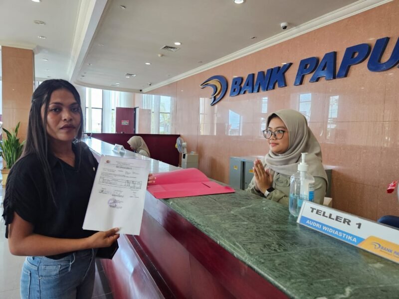Penyetoran Perdana Retribusi Pala Komoditas Unggulan melalui Bank Papua oleh Pelaku Usaha di Fakfak. 