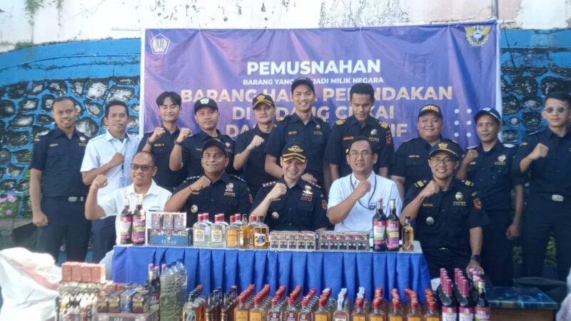 Kantor Bea dan Cukai Fakfak menggelar pemusnahan barang hasil penindakan.