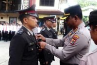 Bertempat di lapangan apel Mapolresta, Senin (19/1/2026) pagi, berlangsung giat upacara Hari Kesadaran Nasional yang dirangkaikan dengan penganugerahan tanda kehormatan kepada 31 personel Polresta Jayapura Kota (foto:koreri.com)