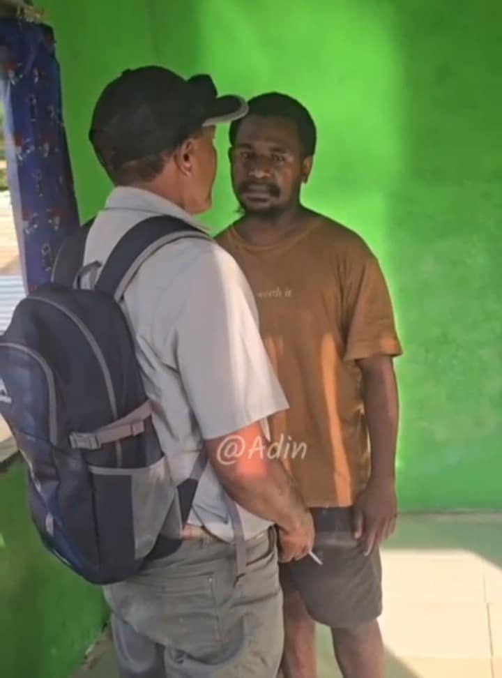 Diketahui, pria yang datang ke rumah Ambrosius bernama Algius. Menurut Ambrosius, Algius bukan sosok baru di wilayah adat Moi Sigin. (foto:  Ist)