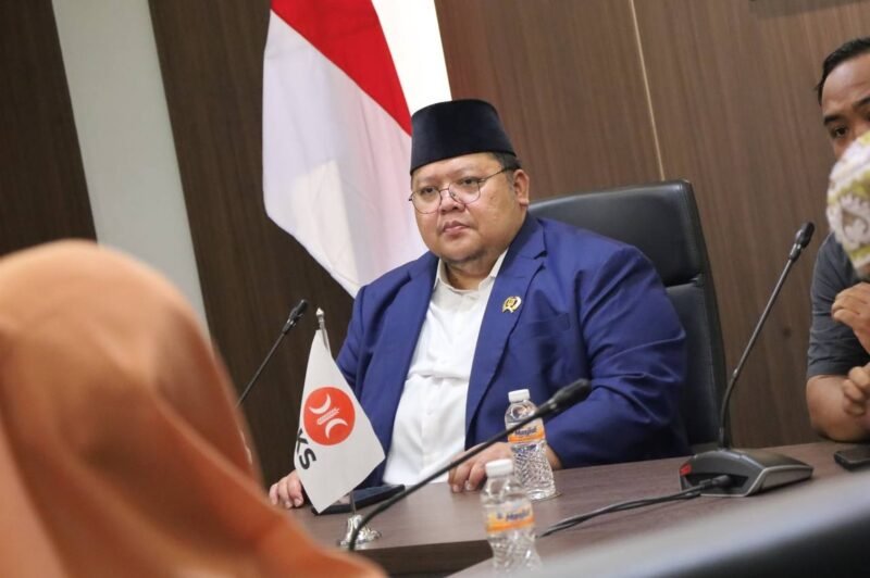 Anggota Komisi B DPRD DKI Jakarta, Ade Suherman dari Fraksi PKS meminta agar dipercepat transformasi penggunaan kemasan pada sektor UMKM.